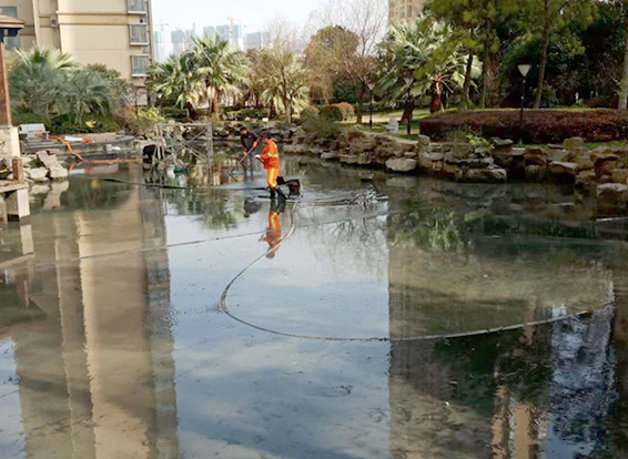矿区景观池淤泥清理