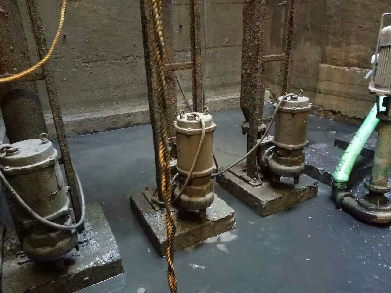 矿区污水池清理